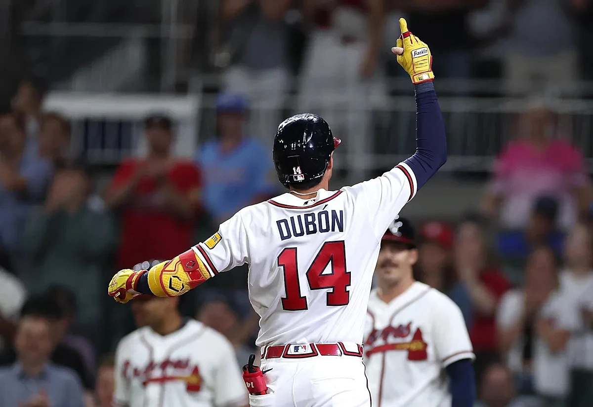 Braves clinch series win against the Cubs and become first team to 30 wins