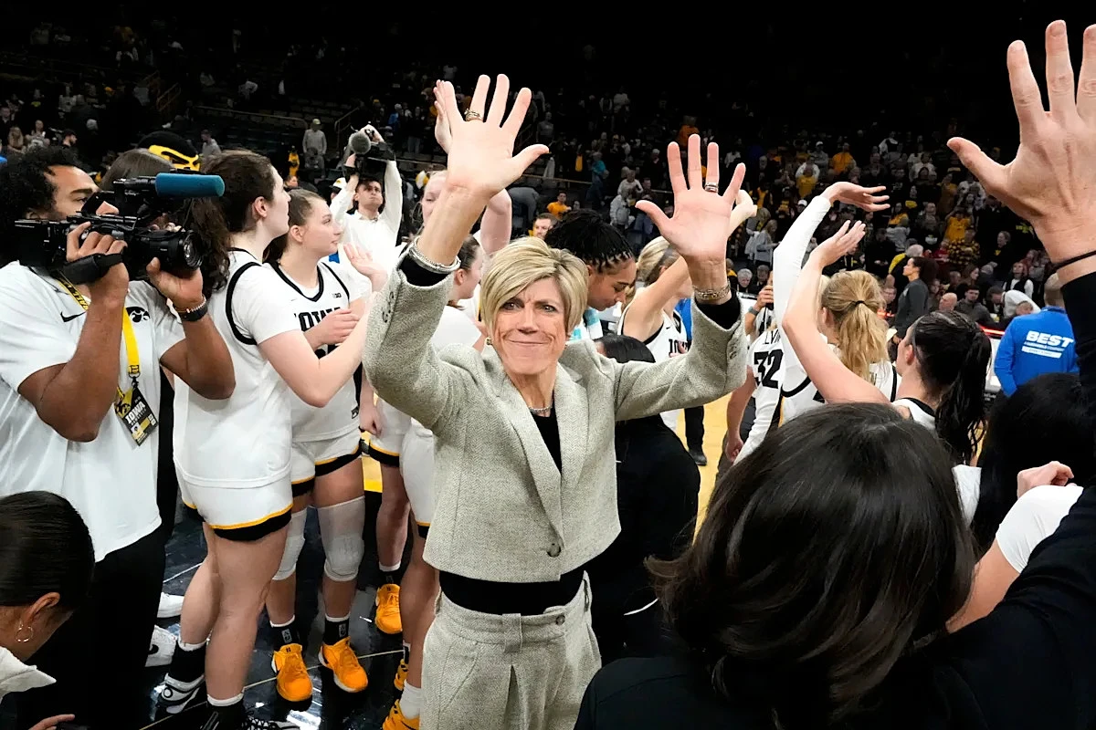 Iowa women's basketball officially signs forward Ella Strömdahl