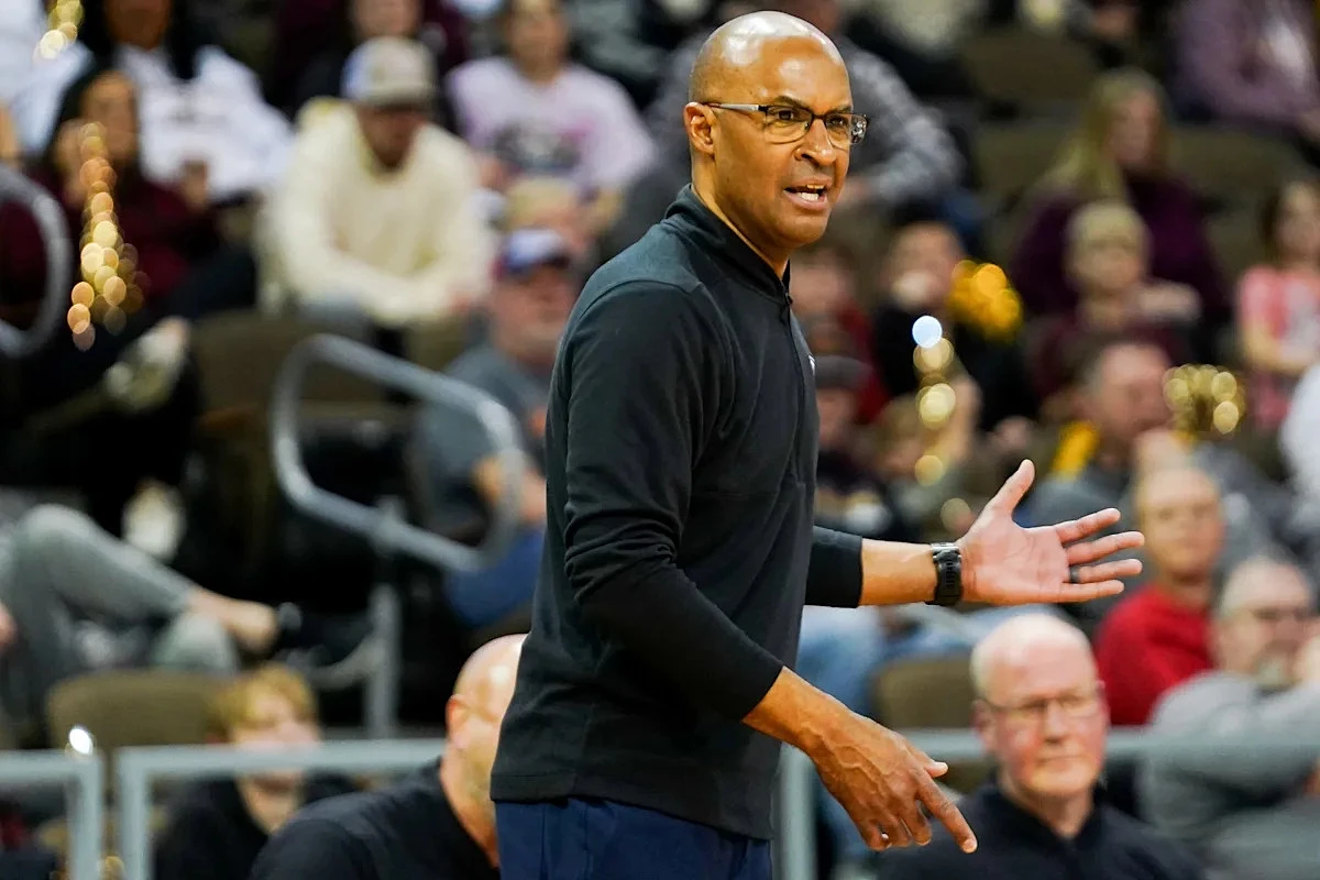 St. Henry hires Kes Murphy as next girls basketball coach