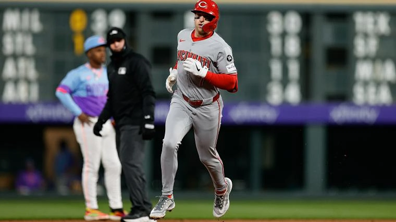 Mariners linked to Reds' .782 OPS utilityman who'd be a perfect trade deadline fit