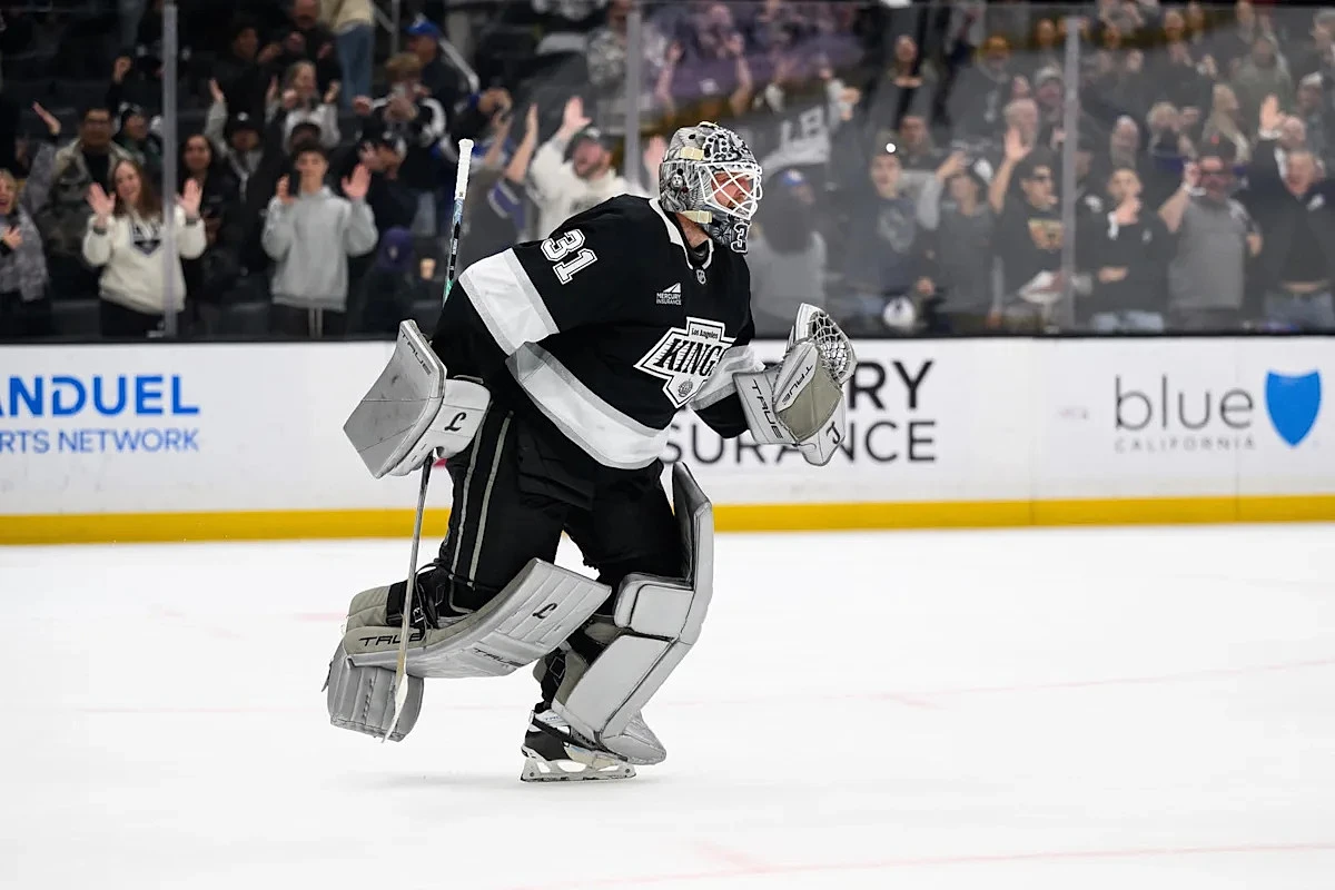 A Tale of 2 Goalies: What The Kings Could Do for Goaltending Next Season