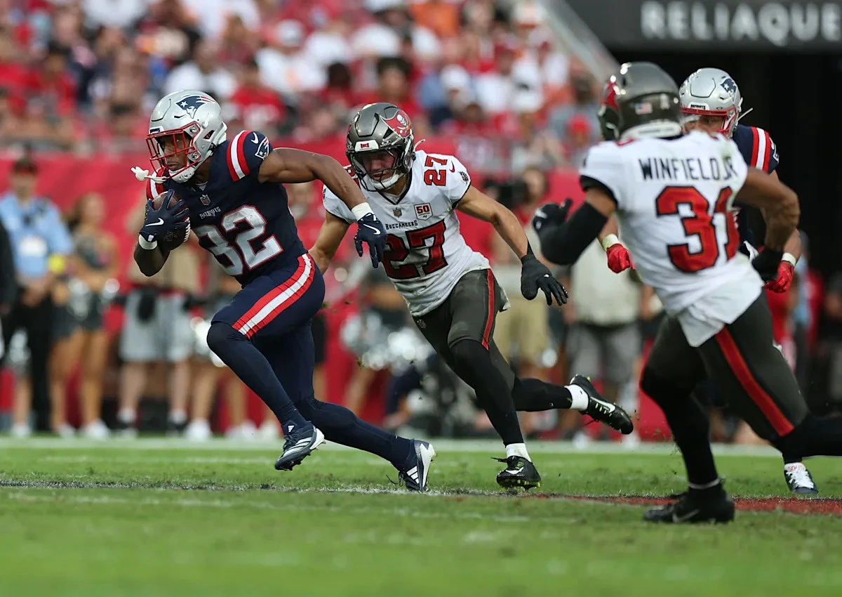 Reliving Patriots RB TreVeyon Henderson’s Week 10 performance vs. Bucs