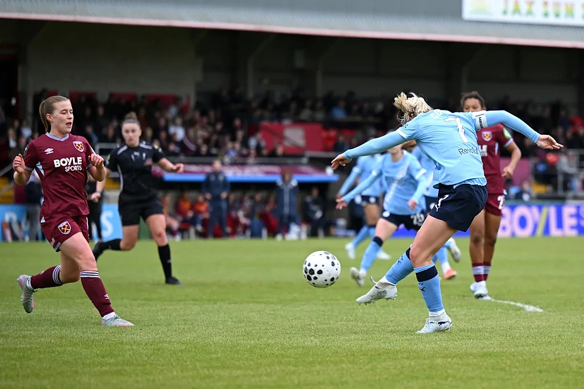 WSL final day: Champions City enjoy win as Arsenal finish second