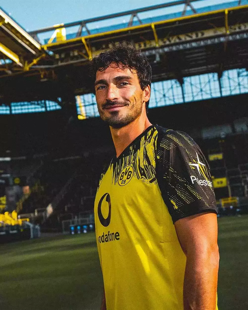 Borussia Dortmund 25-26 Home Jersey #15 Hummels #7 Bellingham #37 Campbell detail 6